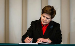 La nouvelle Première ministre polonaise, Beata Szydlo, le 16 novembre 2015, à l'ambassade de France à Varsovie