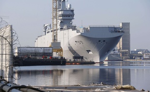 Le Vladivostok, dont la construction est achevée, attend à Saint-Nazaire.