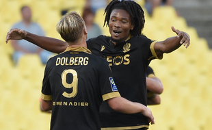 Stengs félicite Dolberg, auteur du premier but niçois à la Beaujoire.