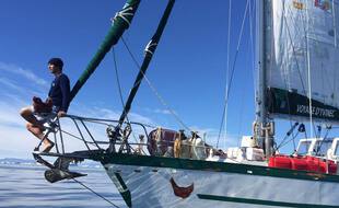 Le navigateur breton Guirec Soudée, connu pour ses aventures avec sa poule Monique, veut participer au Vendée Globe en 2024.