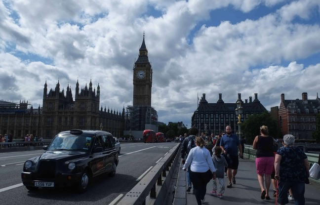Londres: Trois piétons blessés par un conducteur devant une mosquée
