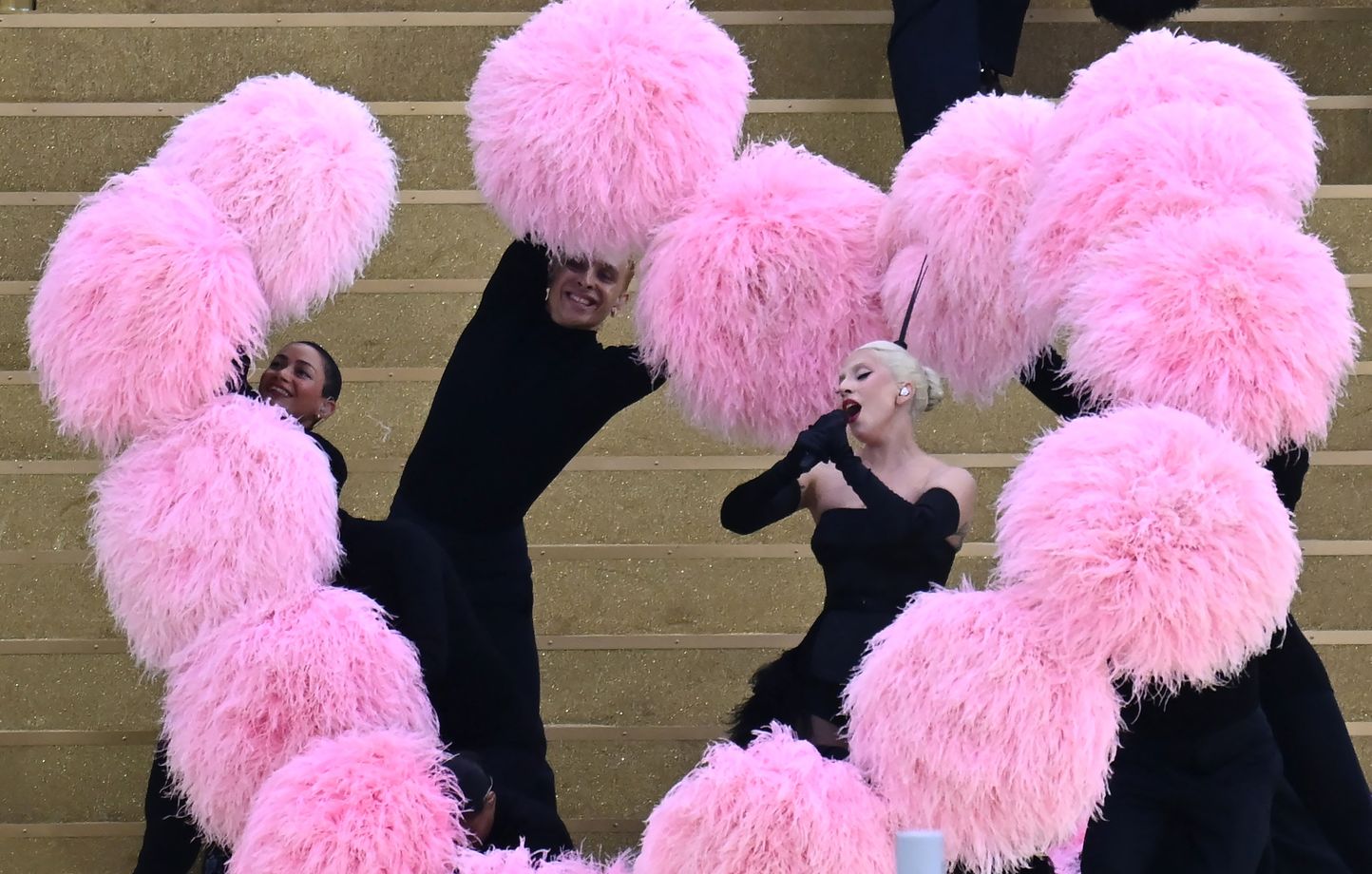 Lady Gaga “approuve” la reprise de sa performance lors de la cérémonie d’ouverture