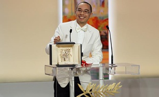 Le cinéaste thaïlandais Apichatpong Weerasethakul a reçu la palme d'or pour son film «Mon oncle Boonmee» lors du 63e festival de Cannes, le 23 mai 2010.