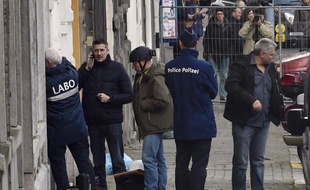 Des policiers à Verviers en Belgique lors du démantèlement d'une cellule terroriste le 16 janvier 2015