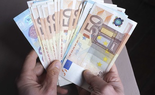 Le jeune voyageur cachait 580 euros dans son slip. Illustration.