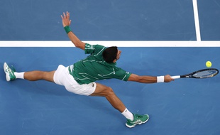 Novak Djokovic est opposé à Roger Federer en demi-finale de l'Open d'Australie, le 30 janvier 2020.