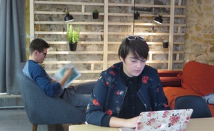 L'espace de co-working Polygones de Lyon devient une église le week-end.