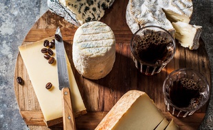 Dans le café parisien de Malongo, on déguste le fromage en association avec le café, original.