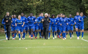 Vahid Halilhodzic et Cyril Moine (tout à gauche) lors de la première séance.