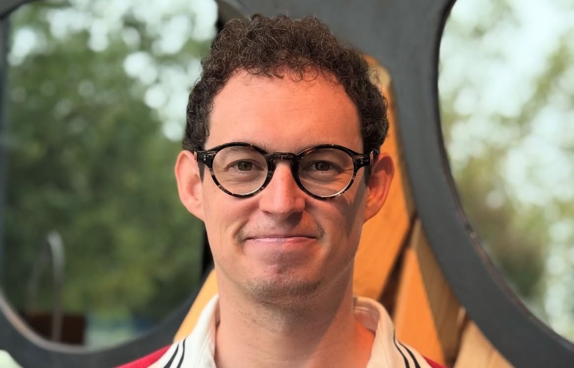 Qui est Monsieur Prof, le professeur d'anglais de « Star Academy » ?