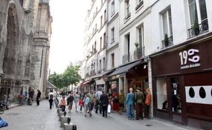 Familles catholiques contre vibromasseurs: l'ambiance était surréaliste mercredi au tribunal correctionnel de Paris, saisi par deux associations qui veulent faire interdire une boutique de sex toys située à proximité d'une école.