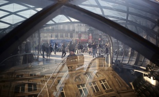 L'entrée de métro à la gare Saint-Lazare, à Paris.