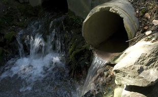 Plusieurs rivières françaises, comme le Rhône, sont touchés par la pollution aux PCB, qui atteint aussi des zones côtières