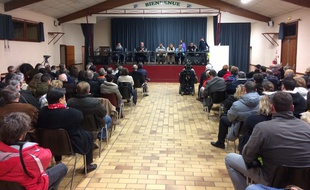 Les gilets jaunes de Gironde s'organisent pour faire remonter leurs revendications, sans l'aide d'une concertation nationale.
