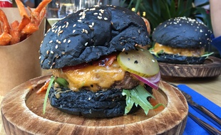 Le burger Black OG du restaurant Goku