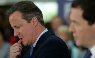 Le Premier ministre David Cameron et le ministre des Finances George Osborne le 23 mai 2016 à Chandler's Ford