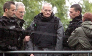Francis Heaulme lors d'une opération de transport de justice le 3 octobre 2006 à Montigny-les-Metz (Moselle).