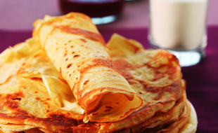 La crêpe a toujours été associée au soleil, compte tenu de sa forme et sa couleur.