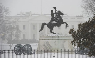 La maison blanche sous la neige le 3 mars 2014 à Washington