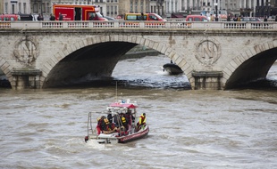 Les recherches se poursuivent pour tenter de retrouver la policière disparue dans la Seine lors d'un exercice.