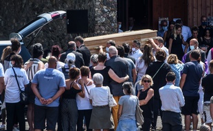 Les funérailles de Philippe Monguillot, le chauffeur de bus mort après avoir été agressé par des passagers à Bayonne.