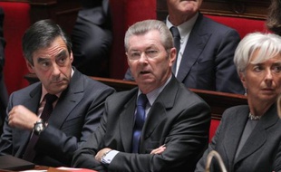 L'Afrique retrouve un ministre dans le gouvernement français, puisque le portefeuille de la Coopération est de nouveau attribué, à Henri de Raincourt, mais la relation si complexe de Paris avec ses anciennes colonies devrait continuer d'être gérée de l'Elysée.