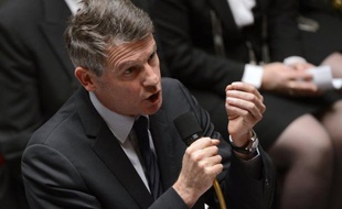 Vincent Peillon lance lundi la campagne de recrutement de 43.000 enseignants, profession qui souffre d'une pénurie de candidats couplée à une baisse du nombre de postes sous le dernier quinquennat.