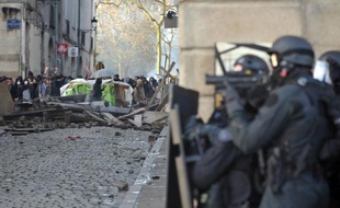 Heurts entre les manifestants et la police à Nantes, le 22 février 2014, en marge de la manifestation contre la construction de l'aéroport Notre Dame des Landes