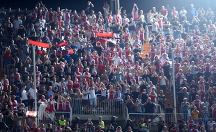 Les supporters de l'Ajax auteurs de débordements en tribunes face à Valence.