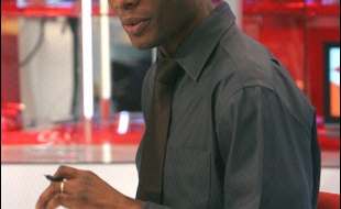 Harry Roselmack, journaliste d'origine martiniquaise, va rejoindre le groupe TF1 à partir de la fin du deuxième trimestre 2006 pour présenter des journaux sur LCI et va remplacer l'été prochain Patrick Poivre d'Arvor au "20H00" de TF1, a indiqué TF1 lundi.