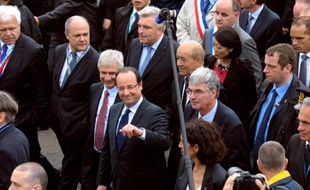 François Hollande a maintenu sa "volonté" de parvenir à une baisse du chômage "à la fin de l'année" en dépit de l'Insee qui prévoit que celui-ci va continuer à augmenter jusqu'en décembre.