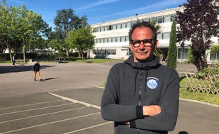 Anthony Guitard, fonctionnaire de police, est présent tous les mardis matin au collège Bellevue à Nantes