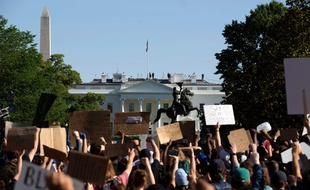 Des manifestants devant la Maison-Blanche, le 1er juin 2020.