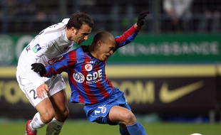 Yoan Gouffran (Caen) et Marc Planus (Bordeaux) au duel lors du 5-0 de 2007.