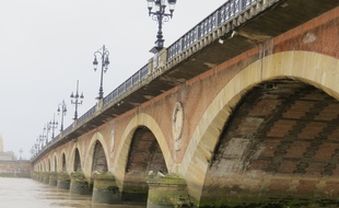 Le 1 fevrier 2015, le pont de Pierre Bordeaux