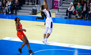 Kendra Chery a surpris toute la salle Mado Bonnet, y compris la photographe, en décollant vers le cercle dimanche lors du quart de finale de Coupe de France contre Villeneuve d'Ascq.