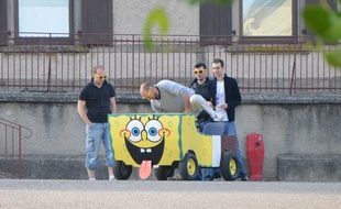 Un équipage de Dambach (Bas-Rhin) participe à la Red-Bull caisse à savon, les 15 et 16 juin à Saint-Cloud (Hauts-de-Seine).