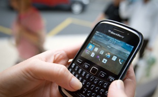 Utiliser son téléphone dans un autre pays de l'Union européenne ne sera désormais plus surtaxé.