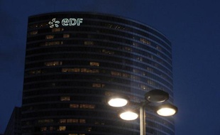 Le logo d'EDF à La Défense, en février 2014