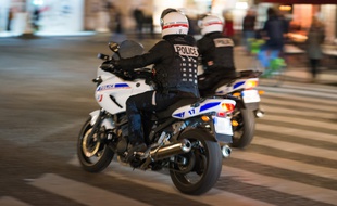 Deux policiers à moto. (Illustration)