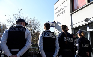 Des policiers devant le commissariat des Lilas en Seine-Saint-Denis. (Illustration)