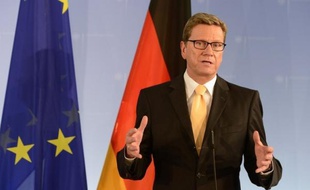 Le ministre allemand des Affaires étrangères Guido Westerwelle a assuré dimanche soir que l'Allemagne et la France allaient "travailler ensemble à un pacte de croissance pour l'Europe".
