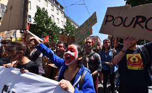 Des manifestants à Nice contre la loi travail, le 28 avril 2016.
