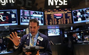 Rassurée par des signes d'amélioration dans l'emploi américain, la Bourse de New York espère retrouver sa sérénité dans les jours à venir, tout en gardant en ligne de mire la prochaine réunion de la Réserve fédérale américaine (Fed) à la mi-juin.
