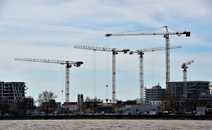 De nouveaux bâtiments en hauteur sont sortis de terre en bord de Garonne.