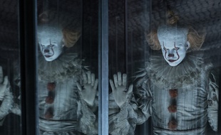 Bill Skarsgård dans Ça - chapitre 2 d'Andy Muschietti