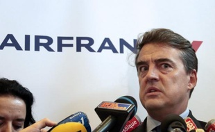 Air France présente jeudi un plan de restructuration invitant les syndicats à parapher un texte qui prévoit entre autres une refonte des accords collectifs et la suppression de 5.122 postes sans licenciement.