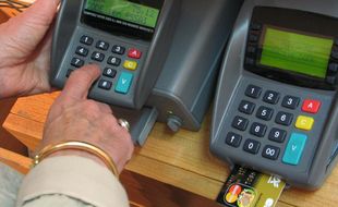 Un paiement par carte bancaire. Illustration.