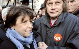 Plus d'un million de personnes (1.080.000) selon la police, et 2,5 millions selon la CGT, ont défilé en France jeudi dans les manifestations, à l'occasion de la journée d'action intersyndicale contre la politique sociale du gouvernement.