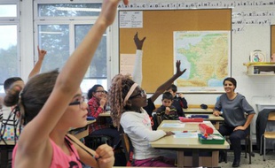 La ministre de l'Education nationale Najat Vallaud-Belkacem dans une école élémentaire à Blois, le 9 octobre 2015